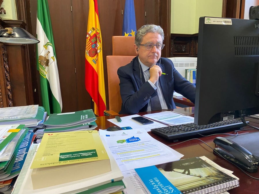 El poderío exportador de Andalucía. Enric Millo en su despacho de Acción Exterior de la Junta de Andalucía