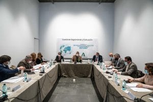 El Gobierno andaluz constituye el Comité de Seguimiento y Evaluación de la Estrategia de Internacionalización de la Economía 2021-2027. Foto de los asistentes con Enric Millo