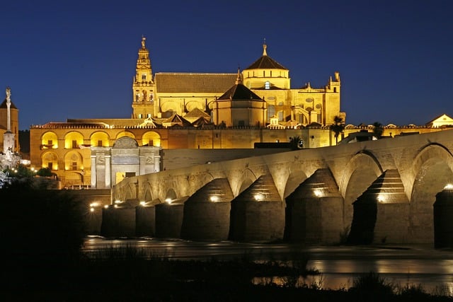 Apartamentos en Córdoba. Foto de la catedral