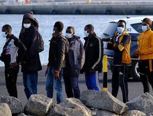 Más MENAS llegarán a Andalucía por el veto de Cataluña y País Vasco. Inmigrantes recién llegados.