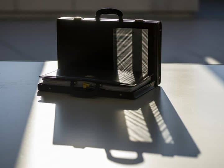 El doble juego de Montero: candidata a la Junta que no suelta su acta de diputada en Madrid