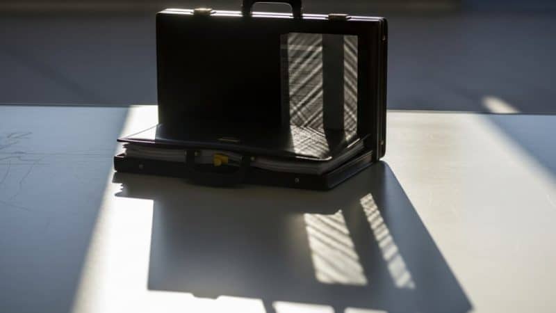 El doble juego de Montero: candidata a la Junta que no suelta su acta de diputada en Madrid