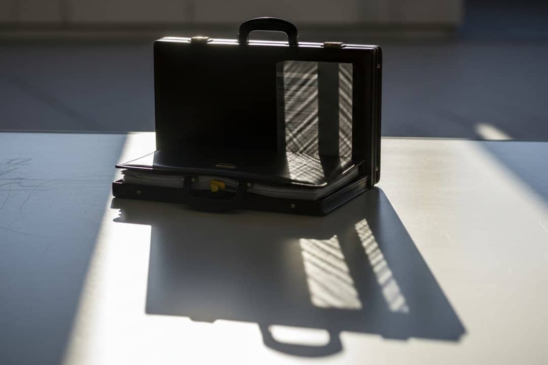 El doble juego de Montero: candidata a la Junta que no suelta su acta de diputada en Madrid