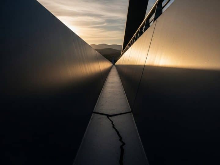 La deuda andaluza pone en jaque el triunfalismo económico de Juanma Moreno