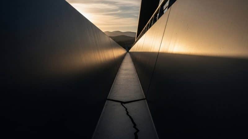 La deuda andaluza pone en jaque el triunfalismo económico de Juanma Moreno