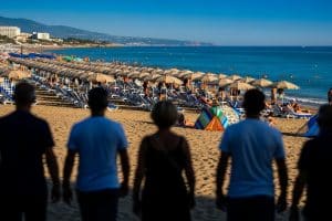 El espejismo del turismo récord: la cara oculta del modelo de Moreno Bonilla para Andalucía