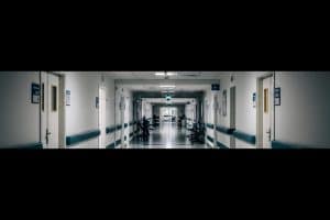 VOX denuncia la herencia socialista en el SAS y la inacción de Moreno: «Exportamos médicos e importamos pacientes»