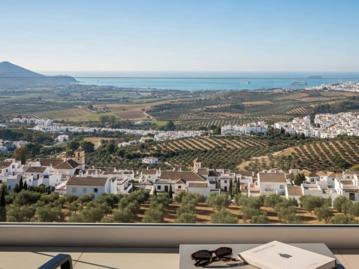 El turismo en Andalucía sigue imparable y prevé un récord de 26,5 millones de estancias hoteleras este semestre
