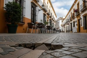 La economía andaluza sufre un revés con una caída en la creación de empresas en abril
