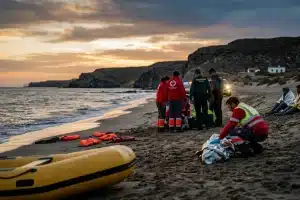 La costa de Almería, escenario de una nueva tragedia inmigrante con la muerte de un varón